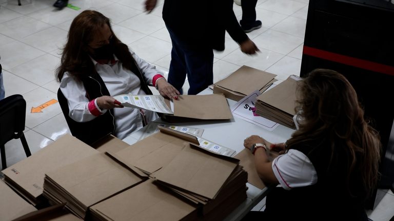 Integración de los Sobres Paquete Electoral de Seguridad para voto anticipado y en prisión preventiva para la elección de gubernaturas del Estado de México