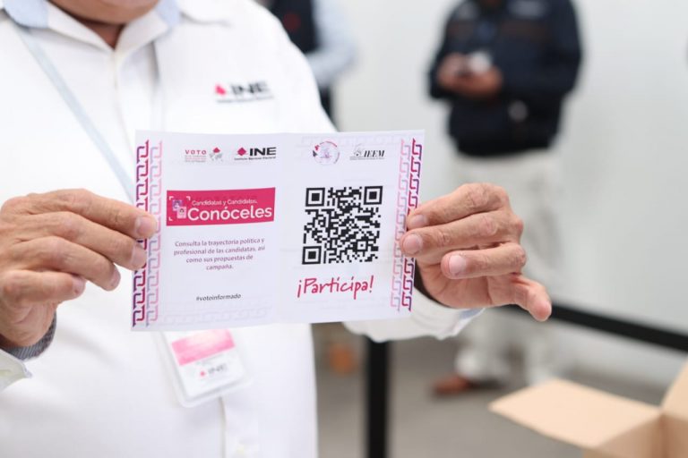 Entrega de documentación y material que conformará el paquete Electoral postal para el Voto Cuahuilense en el Extranjero