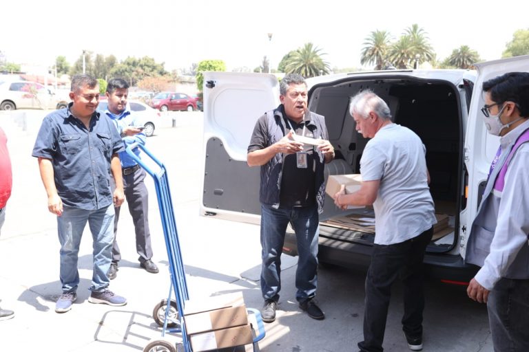 Entrega de documentación y material que conformará el paquete Electoral postal para el Voto Cuahuilense en el Extranjero