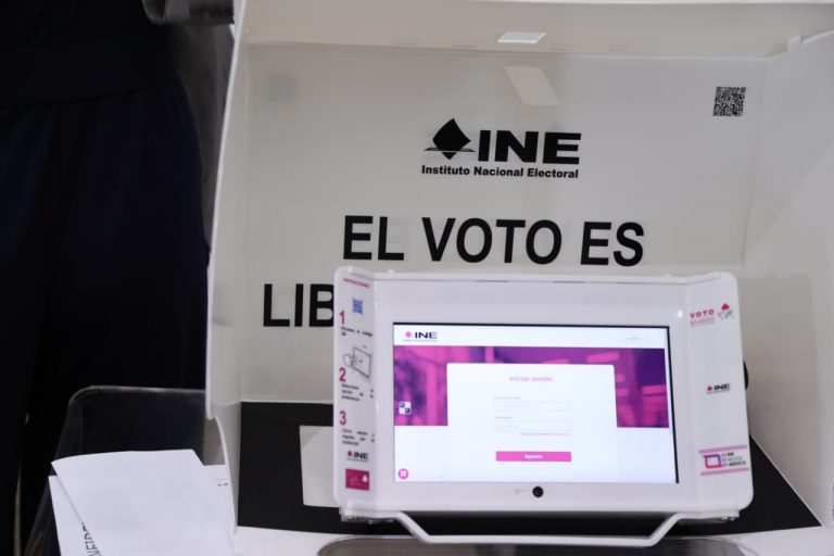 Demostración de urna electrónica.