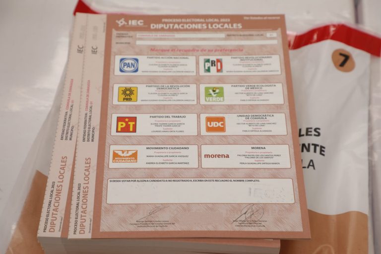 Inicio de la entrega de paquetes electorales a las juntas locales del estado de Coahuila.