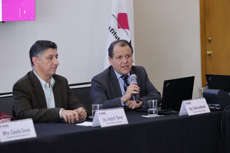 Jorge Torres Antuñano Coordinador General de la Unidad de Servicios de Informática y César Ledesma de la Unidad de Servicios de Informática.