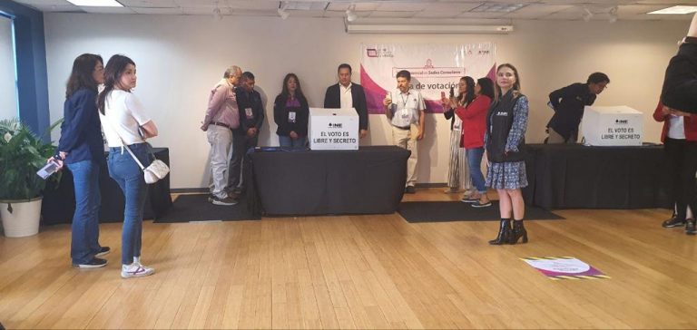 Voto presencial con sedes consulares.