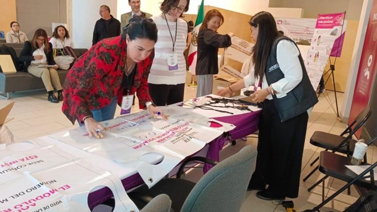 Voto presencial con sedes consulares.