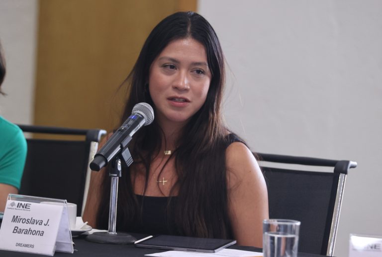 Encuentro entre el INE y Jóvenes Dreamers.