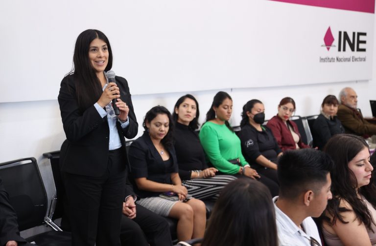 Encuentro entre el INE y Jóvenes Dreamers.
