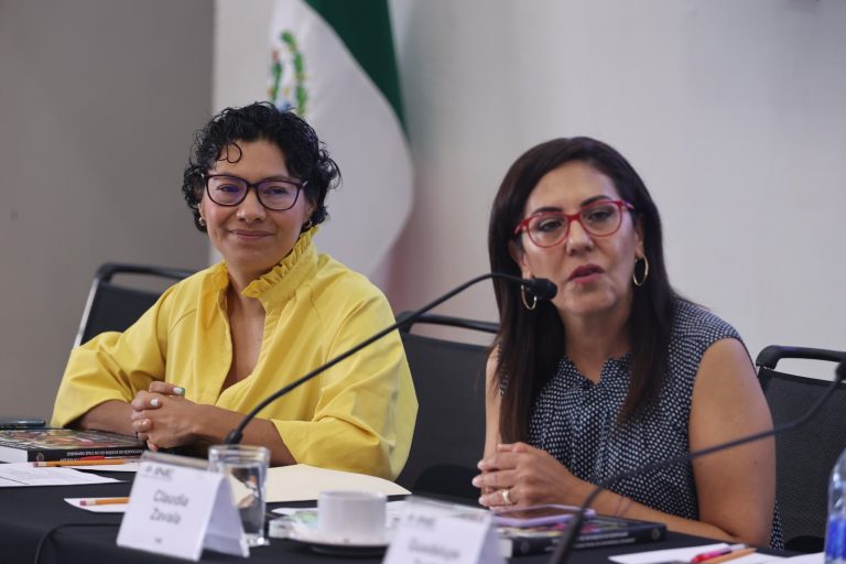 Rita Bell López Vences y Claudia Zavala Consejeras Electorales.