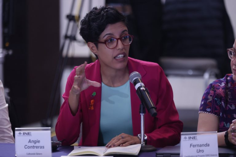 Angie Contreras, Cultivando género.