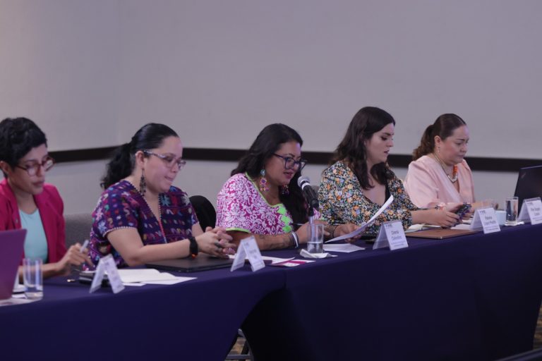 Mesa de trabajo: Testimonios sobre violencia digital y mediática.