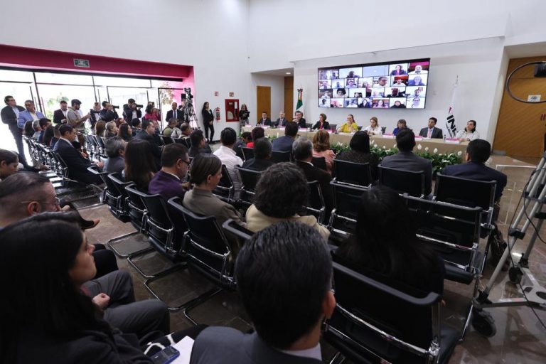 Firma del Convenio Interinstitucional entre el INE y Talleres Gráficos de México.