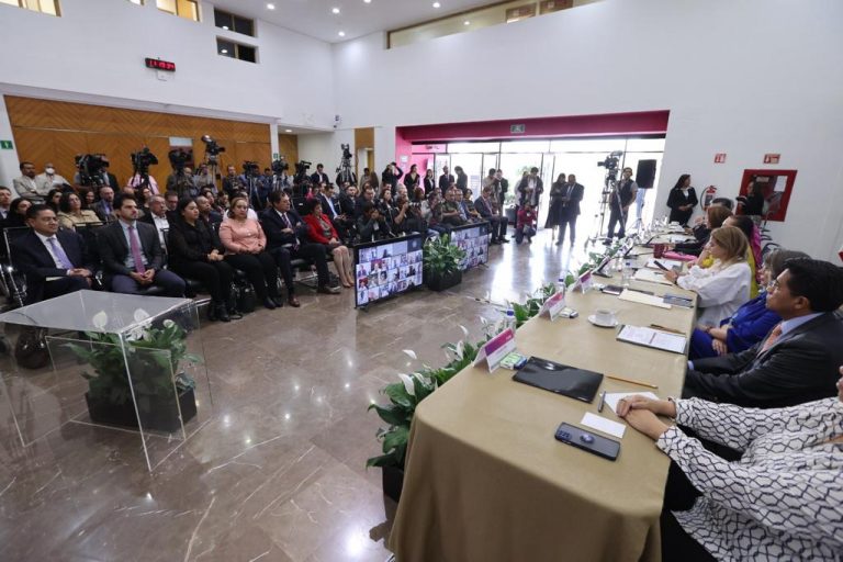 Firma del Convenio Interinstitucional entre el INE y Talleres Gráficos de México.