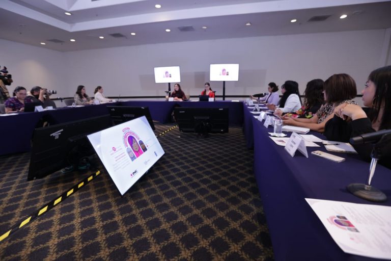 Mesa de trabajo: Testimonios sobre violencia digital y mediática.