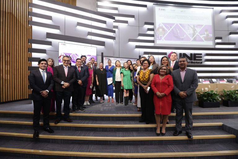 Firma de Convenio de Colaboración entre el INE y la AMFEMX, la ATERM, la AIEEF y la AMCEE, así como a la Presentación de la obra “Glosario Electoral”.