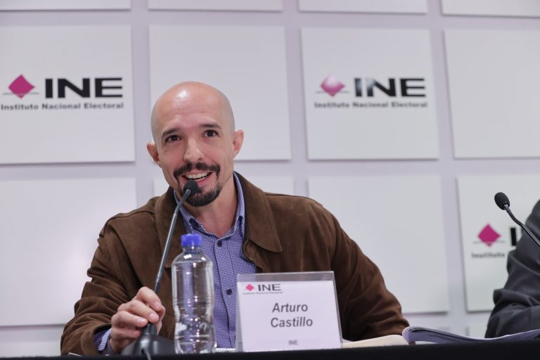 Arturo Castillo Loza, Consejero Electoral e integrante de la Comisión temporal del Voto de las y los Mexicanos Residentes en el Extranjero.