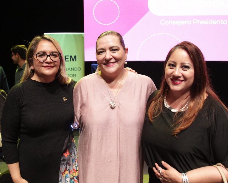 Beatriz Adriana Camacho Carrasco Presidenta del Instituto Estatal Electoral y de Participación Ciudadana de Nuevo León, Guadalupe Taddei Zavala Consejera Presidenta del INE y Olga Alicia Castro Ramírez Vocal Ejecutiva de la Junta Local de Nuevo León.