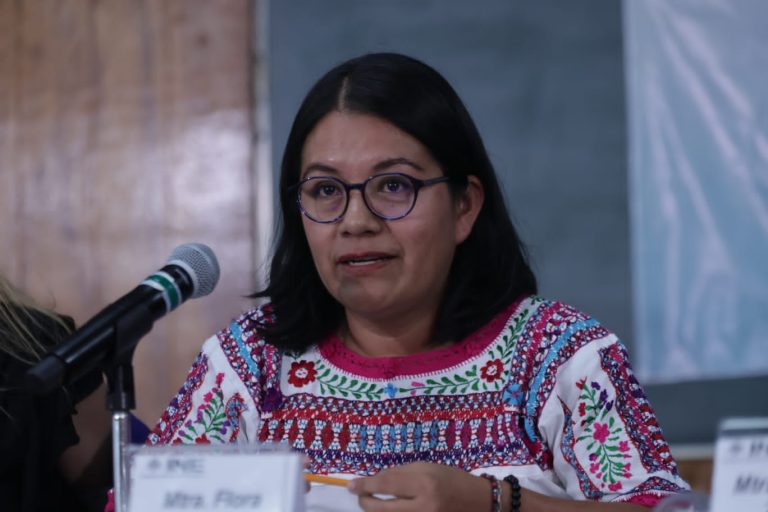 Flora Gutiérrez Gutiérrez, Autora del Libro.