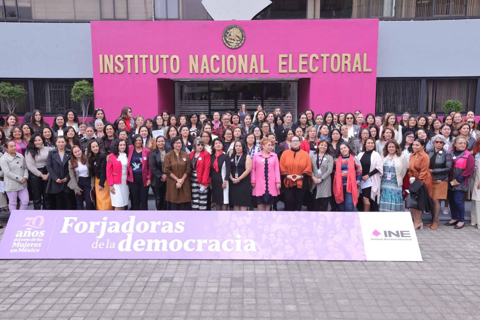 El INE conmemora el 70 aniversario del voto de las mujeres en México ...