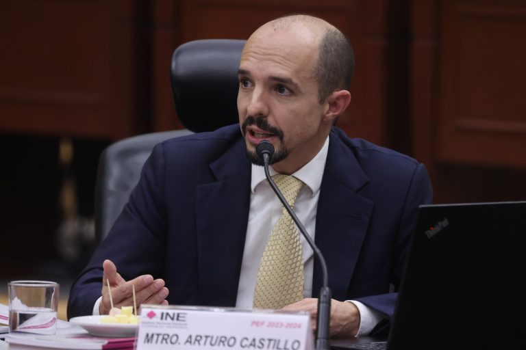 Aturo Castillo Loza, Consejero Electoral.