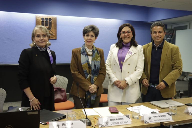 “Los derechos de las mujeres: Más allá del sufragio en su septuagésimo aniversario”.