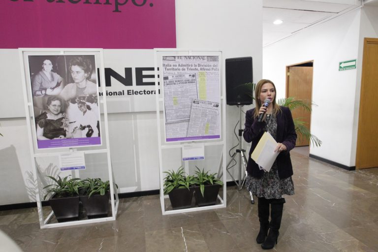 Carla Humphrey Jordan, Consejera Electoral en la Inauguración de la exposición fotográfica.