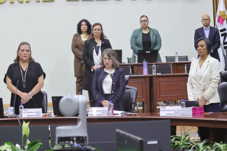 Minuto de silencio por el fallecimiento del Magistrade Jesús Ociel Baena Saucedo y Sr. Francisco López Gijón, Padre de la Consejera Electoral Rita Bell López Vences.