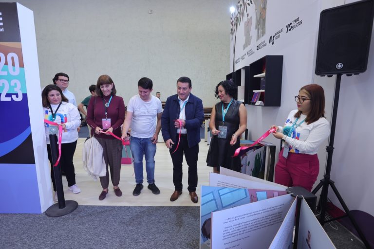 Inauguración del Stand del INE en la Feria Internacional del Libro de Guadalajara 2023.