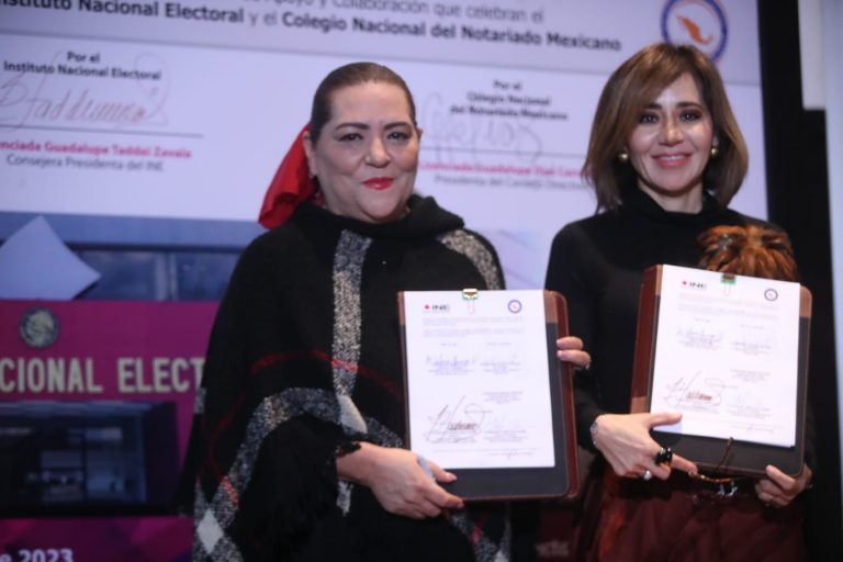 Guadalupe Taddei Zavala Consejera Presidenta del INE y Guadalupe Díaz Carranza, Presidenta del Consejo Directivo del Colegio Nacional del Notariado Mexicano.
