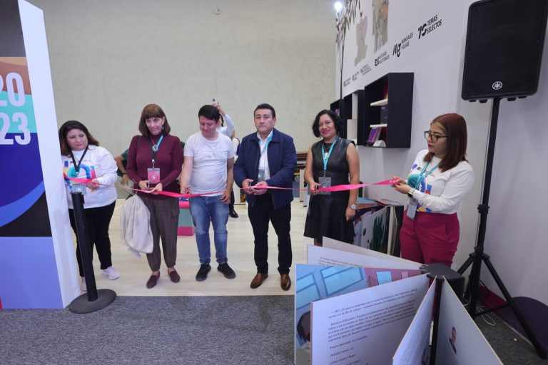 Inauguración del Stand del INE en la Feria Internacional del Libro de Guadalajara 2023.