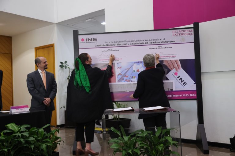Acto protocolario de la firma de convenio marco de colaboración que celebran el INE y la SRE.