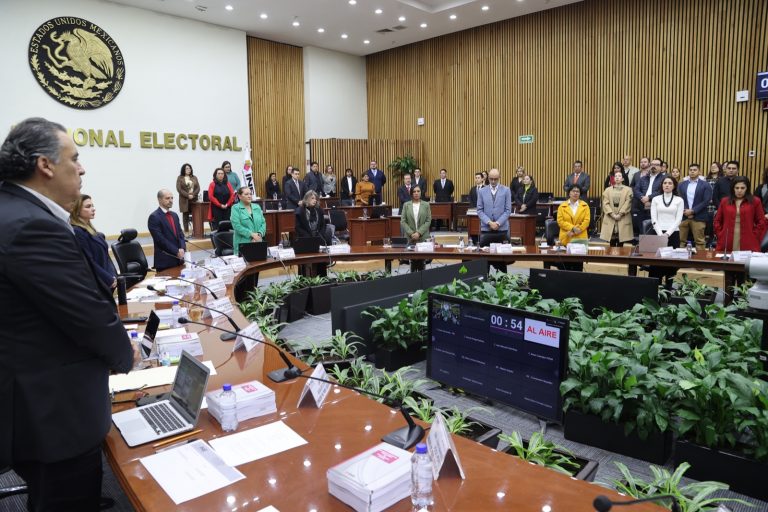 Minuto de Silencio por el fallecimiento del Jurista Sergio García Ramírez, Consejero Electoral de 2011 a 2013 del Instituto Federal Electoral.