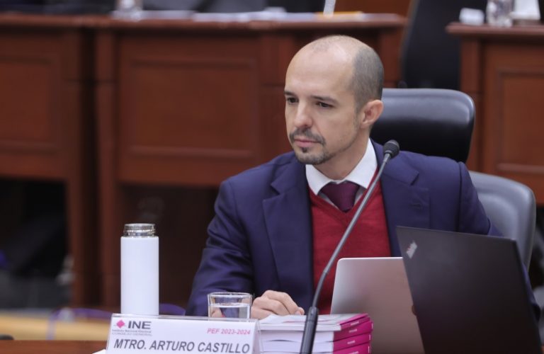 Arturo Castillo Loza, Consejero Electoral.