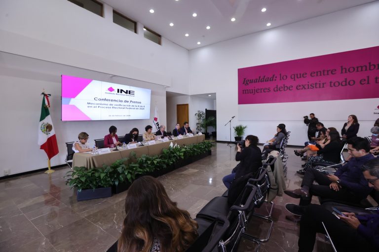 Consejera Rita Bell López en conferencia de prensa y medios de comunicación