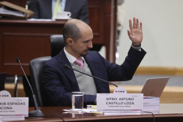 Arturo Castillo Loza, Consejero Electoral.