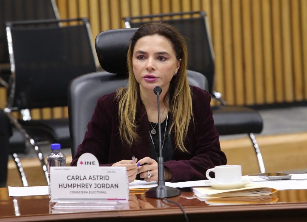 Consejera Carla Humphrey en el pleno del Consejo General