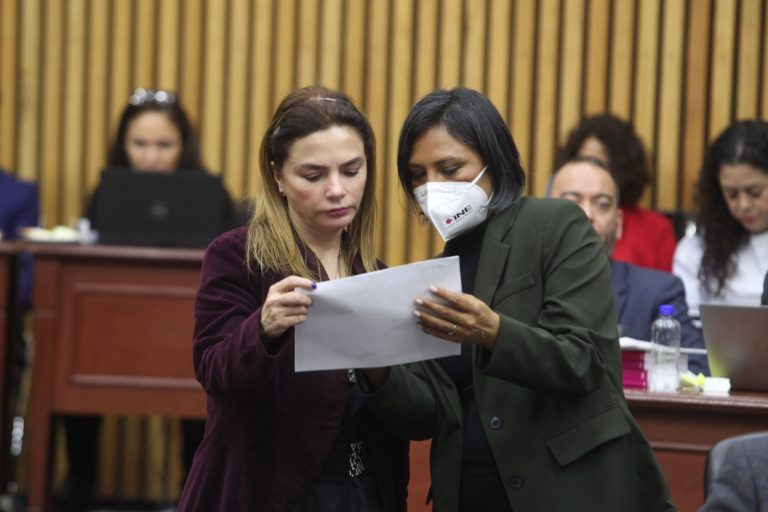 Carla Humphrey Jordan y Norma Irene De La Cruz Magaña, Consejeras Electorales.