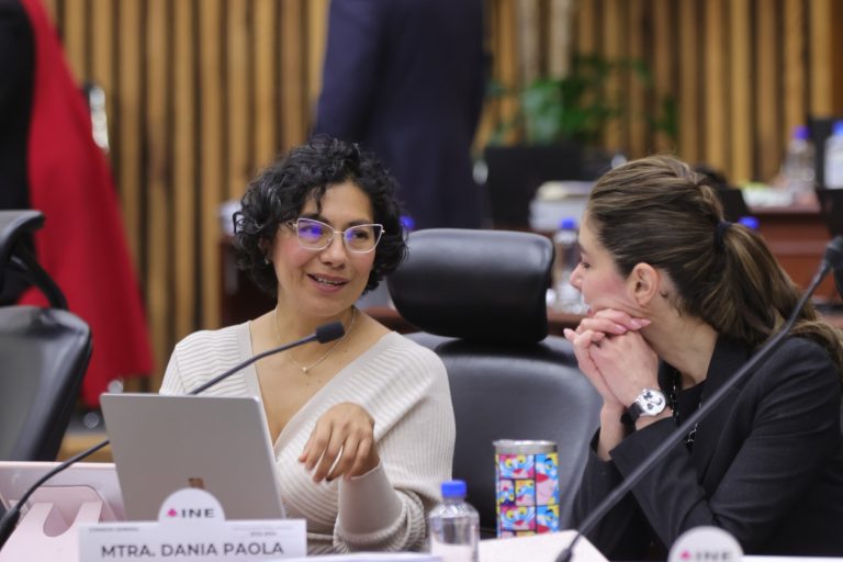 Rita Bell López Vences y Dania Ravel Cuevas Consejeras Electorales.