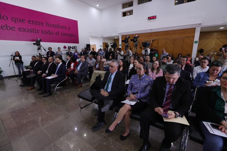 Firma de convenio INE-FEMSA Y OXXO.