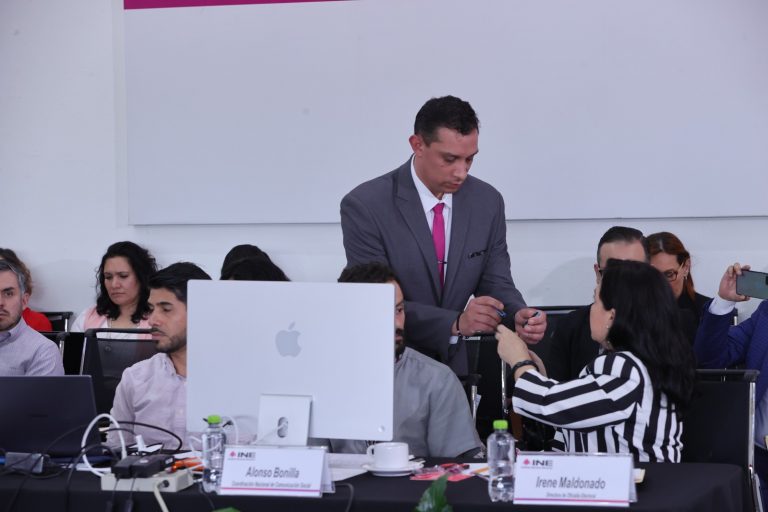 Sorteo y entrega de las preguntas ciudadanas a las personas moderadoras del Segundo Debate Presidencial.