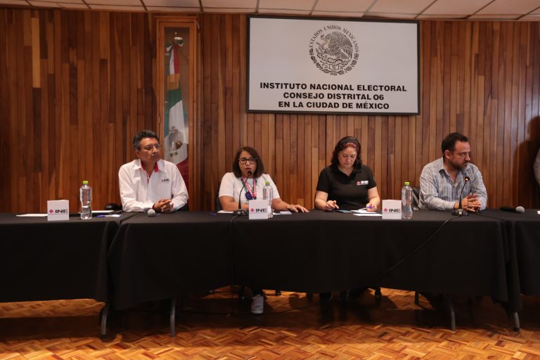 Simulacro Junta Distrital 06 en la Ciudad de México.