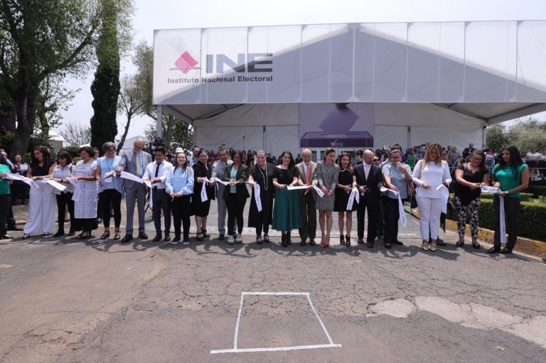 Inauguración de la Macrosala de prensa