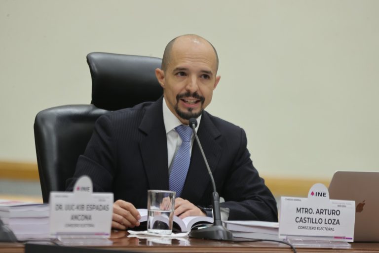 Arturo Castillo, Consejero Electoral.