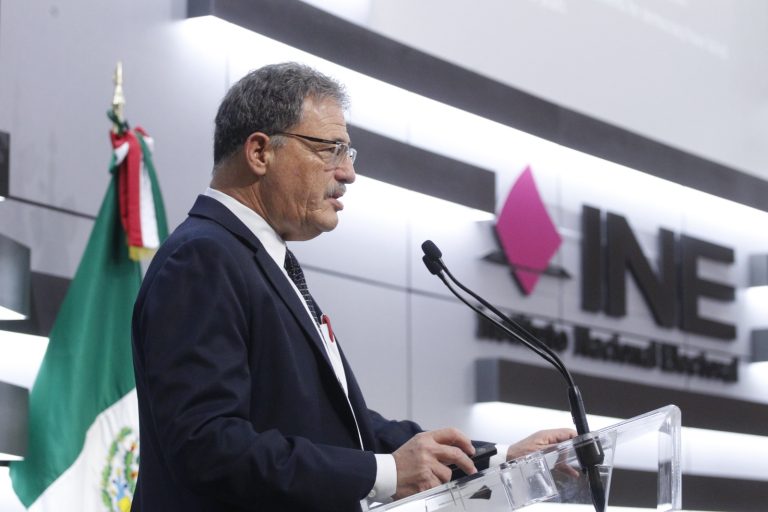 Larry Diamond, Catedrático de la Universidad de Stanford.