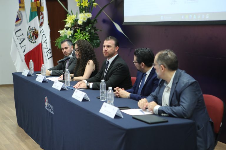 Mesa de Inauguración del Foro