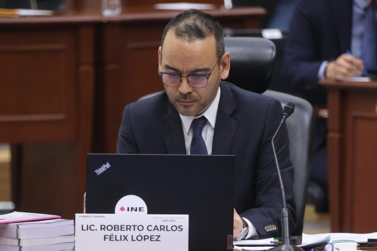 Roberto Carlos Félix López, Secretario Ejecutivo provisional y encargado del despacho de la Dirección Ejecutiva del Servicio Profesional Electoral.