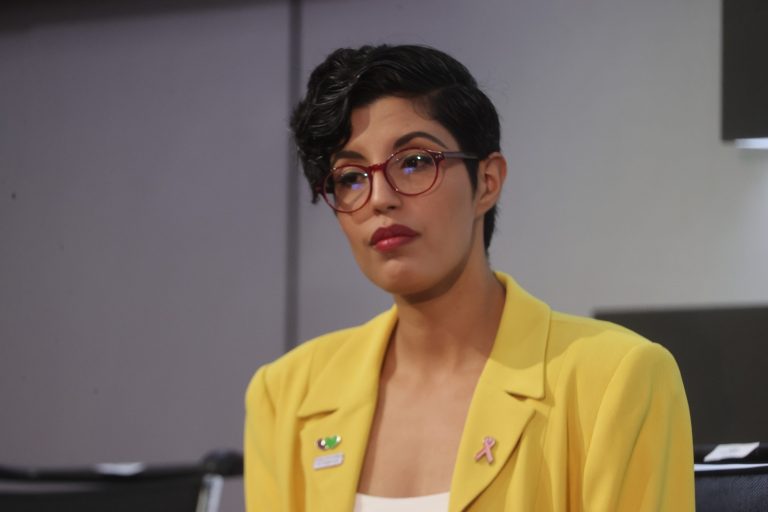 Angie Contreras, Comunicadora.