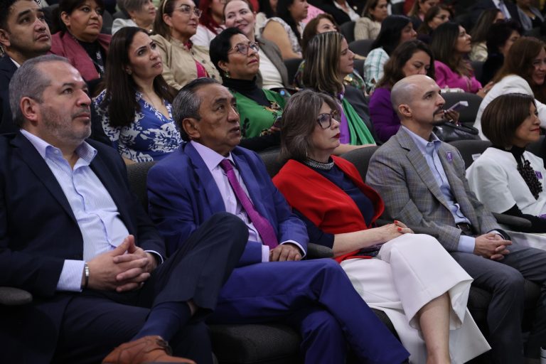 Presentación del libro "El deber de la memoria. Del derecho a voto a la paridad en todo".