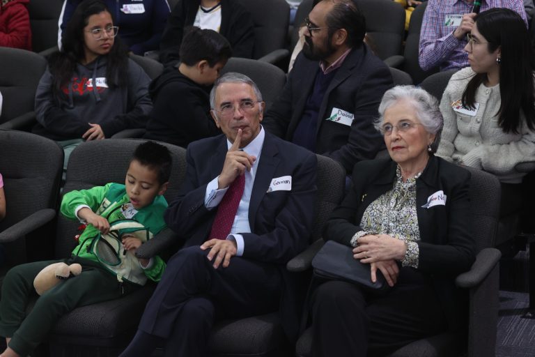 Germán Escorcia Saldarriaga, Director de Innovación Promexico y Norma Alicia Del Río Lugo, Presidenta del Comité Técnico de Acompañamiento de la Consulta Infantil y Juvenil 2024. (Foto INE).