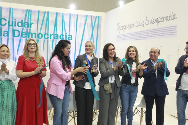 Inauguración del Stand del INE en la 38ª edición de la Feria Internacional del Libro (FIL) Guadalajara 2024. (Foto INE)