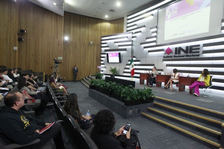 Diálogo: Liderazgo Político de las mujeres y participación  ciudadana.