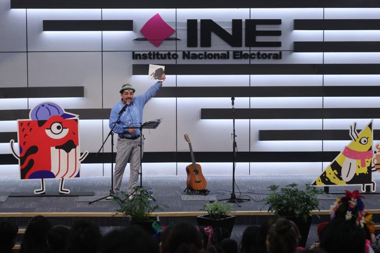 Nacho Casas de Adobe y Hormigón, Cuenta cuentos. (Foto INE)